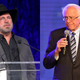 Illustration for article titled Fans in low places confuse Garth Brooks' Barry Sanders jersey for a Bernie endorsement